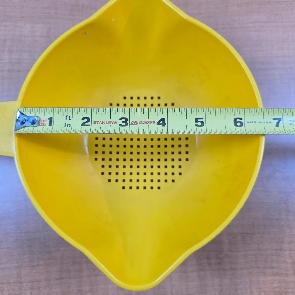 Tupperware #1200-9 Yellow 1 Quart Strainer Colander w/ Handle Vintage 7